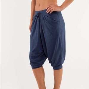 Lululemon free mind pants | harem pants size 6